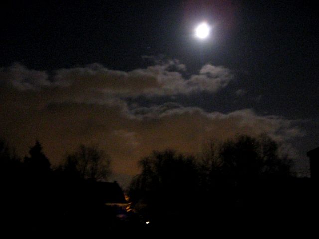 moon over Villa Friekens